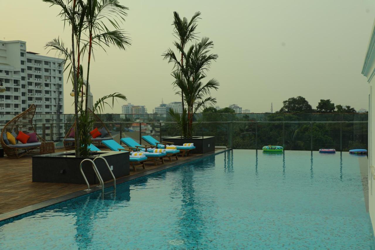 Coral Isle Hotel Kochi Exterior foto