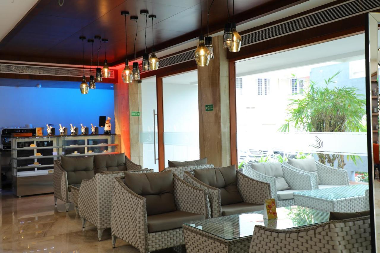 Coral Isle Hotel Kochi Exterior foto