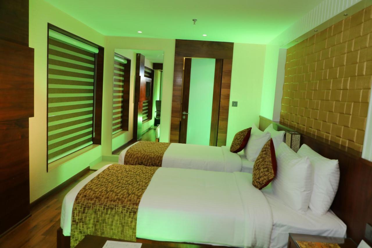 Coral Isle Hotel Kochi Exterior foto